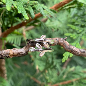 Petite leaves ring