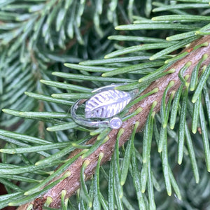 Delicate leaf with CZ Ring